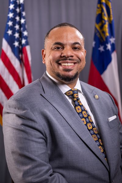 Official portrait of Derek Mallow